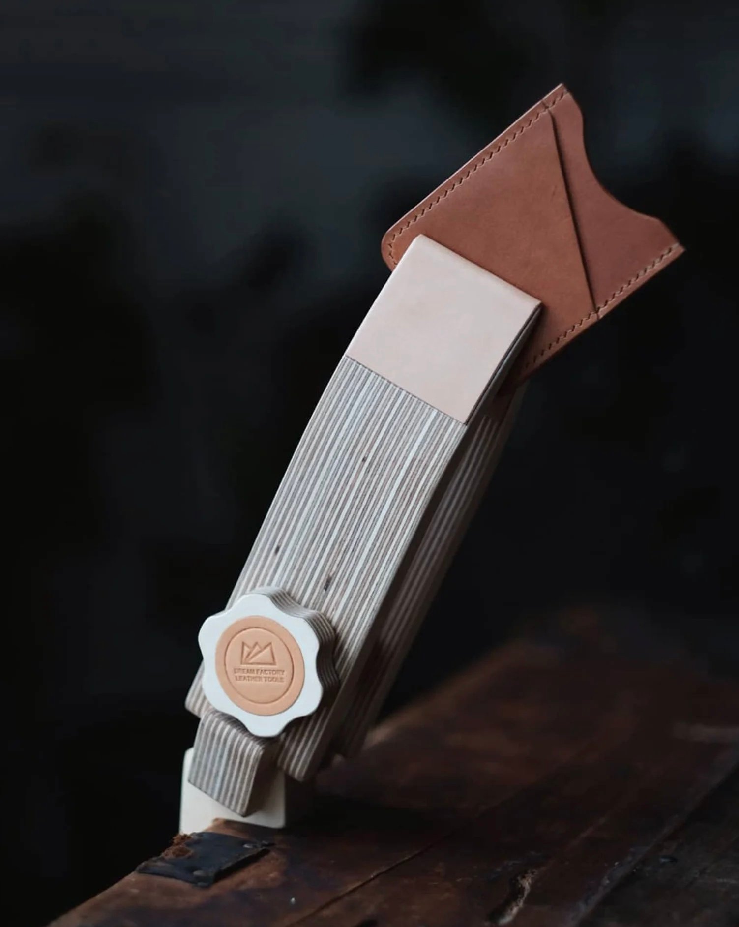 Stitching pony para sostener el cuero durante la costura